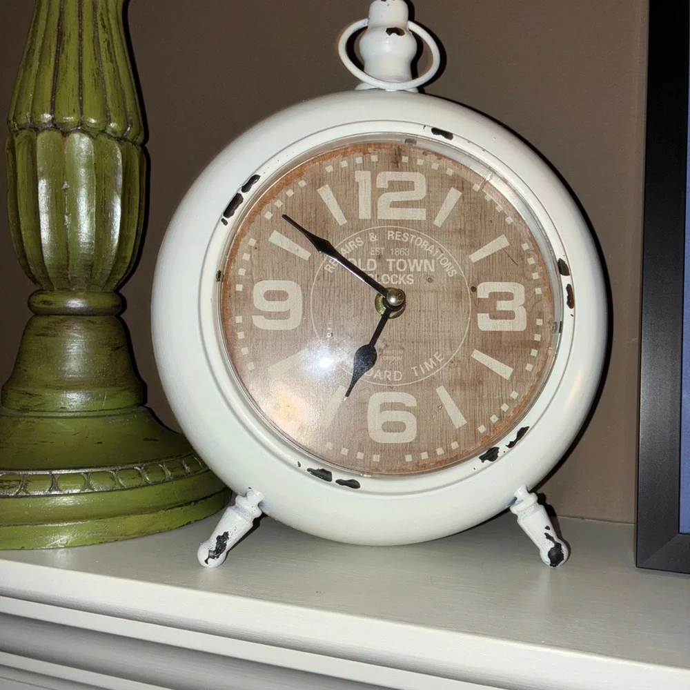 Vintage White Table‎ Clock